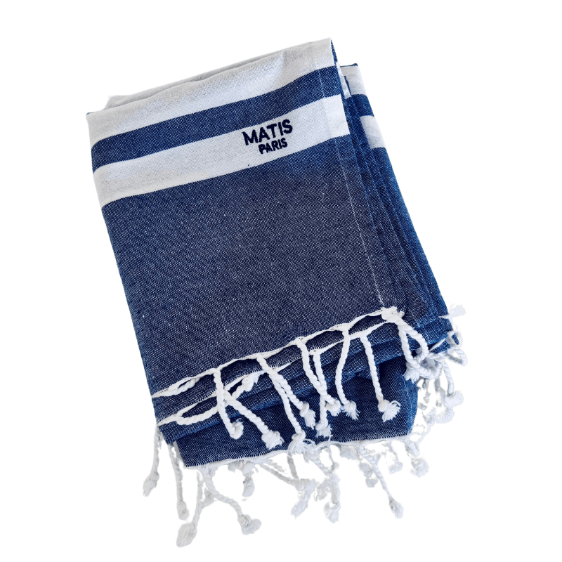 Strandtuch weiss-blau 200 x 80 cm – MATIS Paris - Home & Lifestyle von MATIS Paris bei Beautystore Schweiz