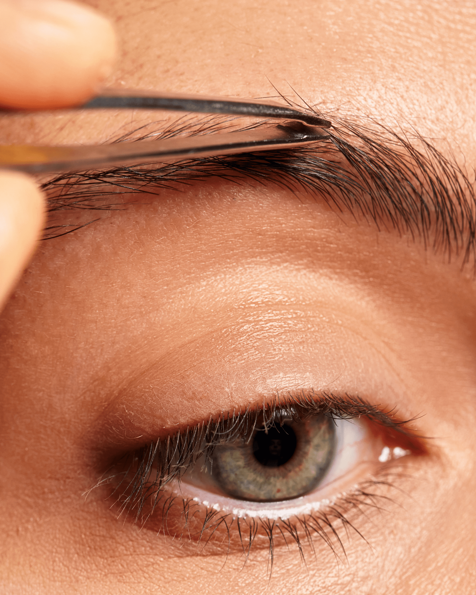 Rubis Präzisionspinzette schräg Inox Rosa mit Krebs-Schleife - Tool von Rubis Switzerland bei Beautystore Schweiz